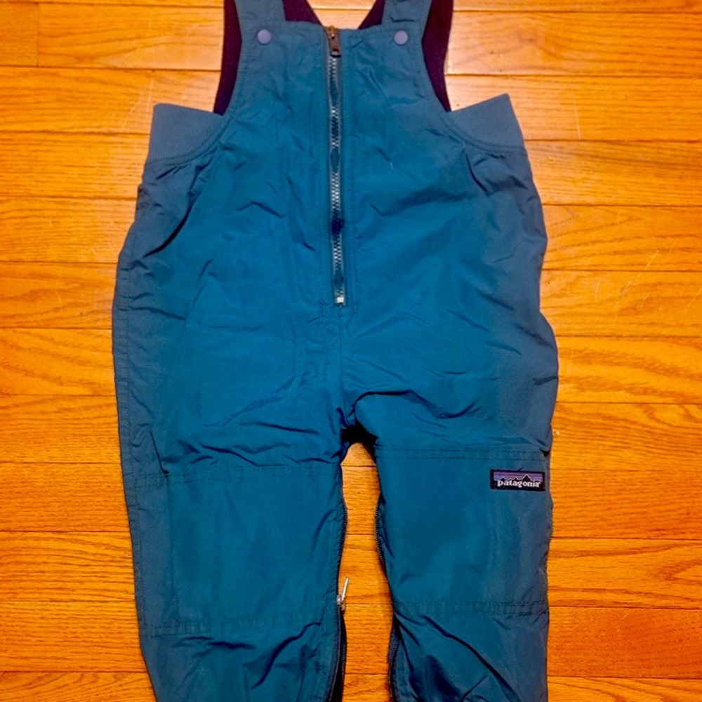 Patagonia snow pants. Size 24months.